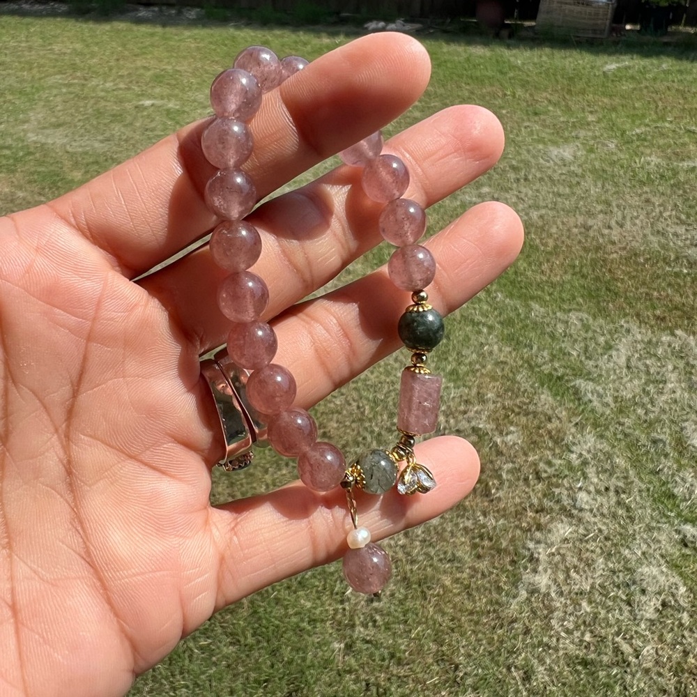 Unique 8mm stretchable strawberry 🍓 Quartz with charms